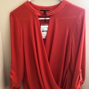 🍎 NWT Orange cross front top!